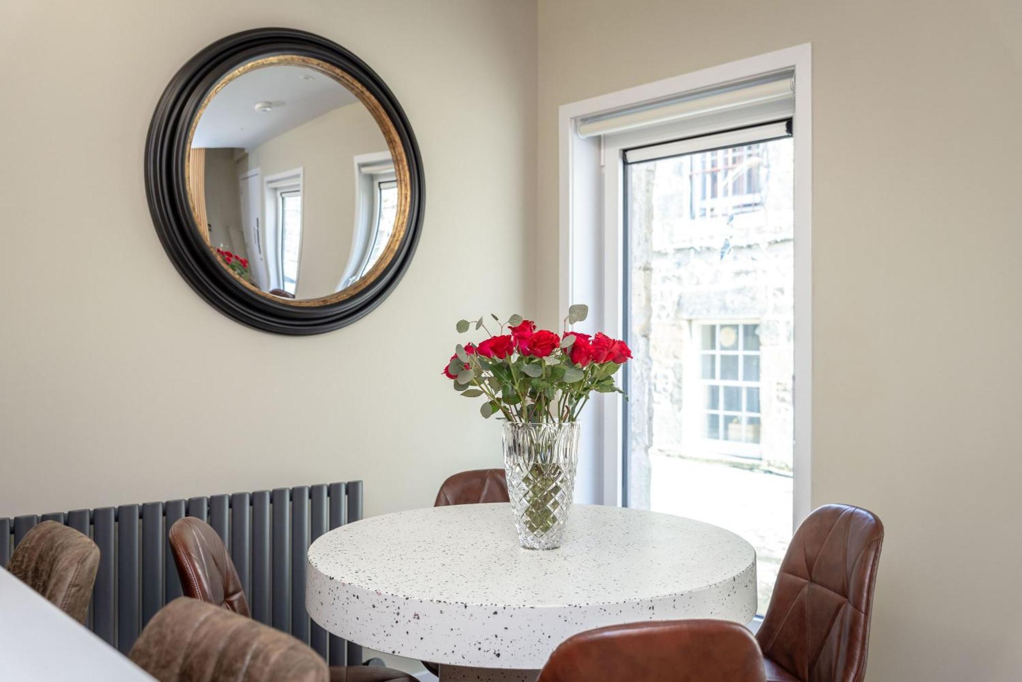 Dragon Suites - City Centre 2 Bed Luxury Mews House エディンバラ エクステリア 写真